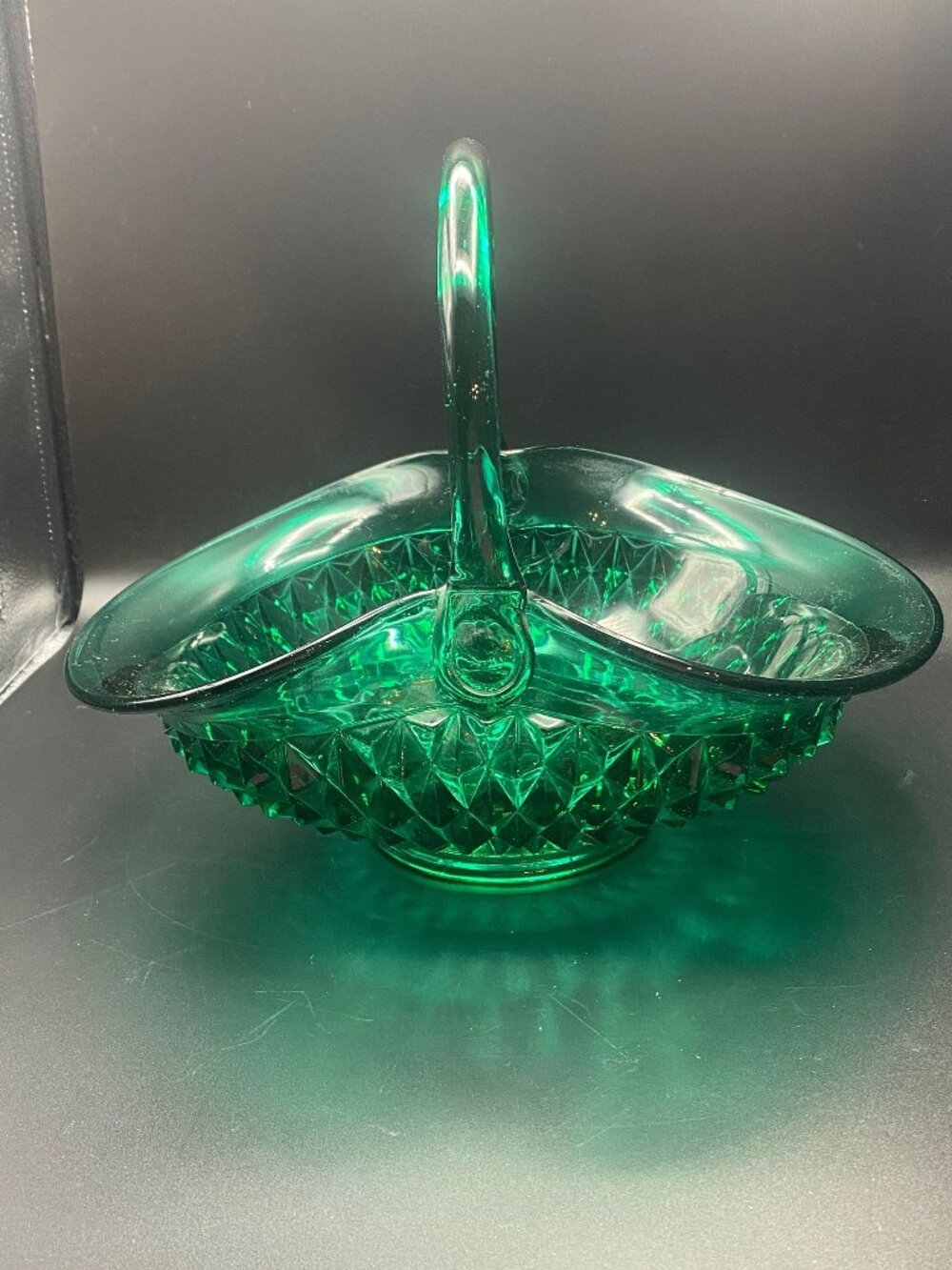 Tiara Vintage Green Diamond Point Basket